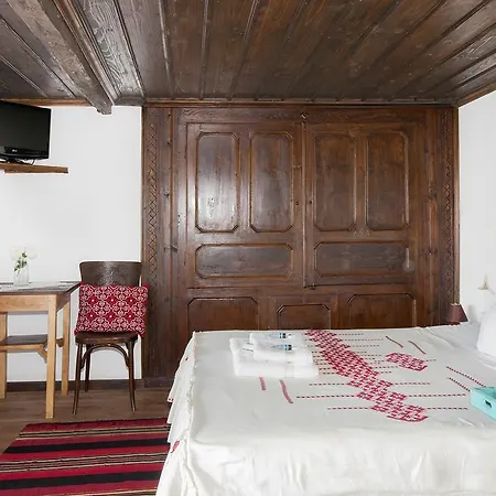 Osmarski Houses 3*